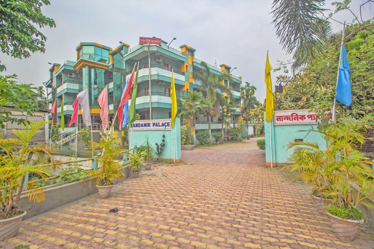 Hotel Nandanik Palace Falakata Exterior foto