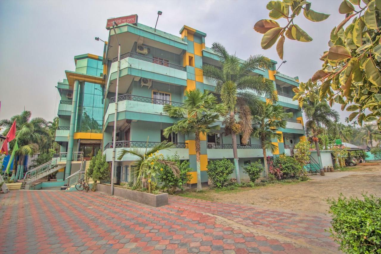 Hotel Nandanik Palace Falakata Exterior foto