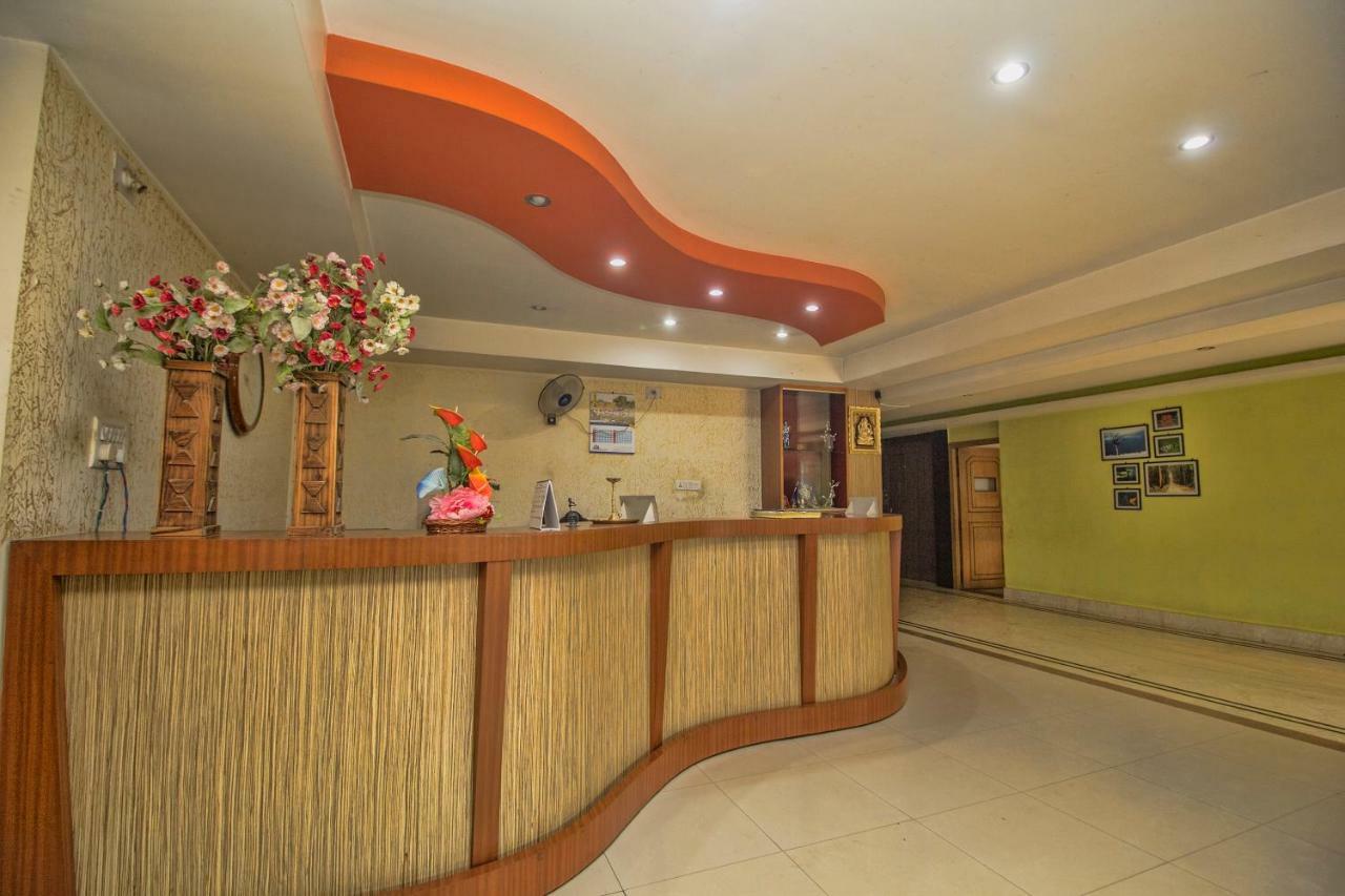 Hotel Nandanik Palace Falakata Exterior foto