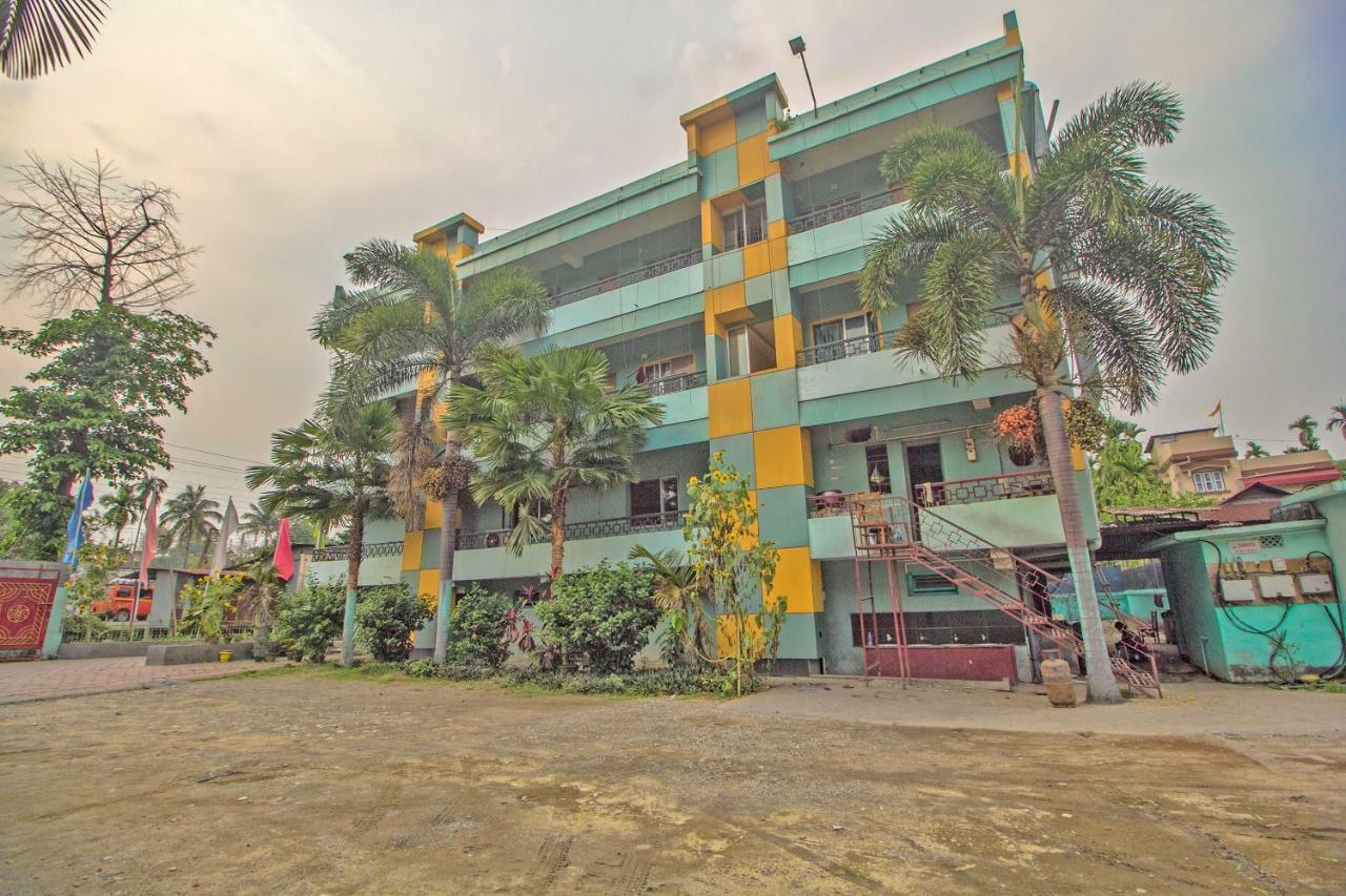 Hotel Nandanik Palace Falakata Exterior foto